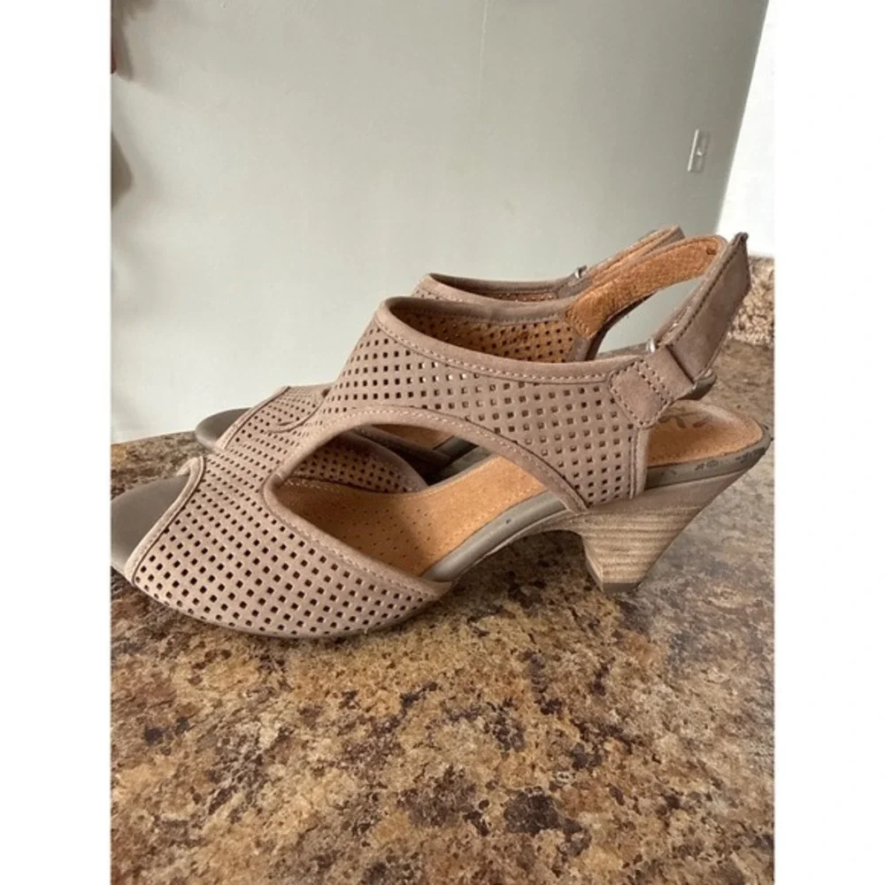 Clarks‎ Open Toe Slingback Evant Julie Style Size 6.5 Leather Boho Chic Summer